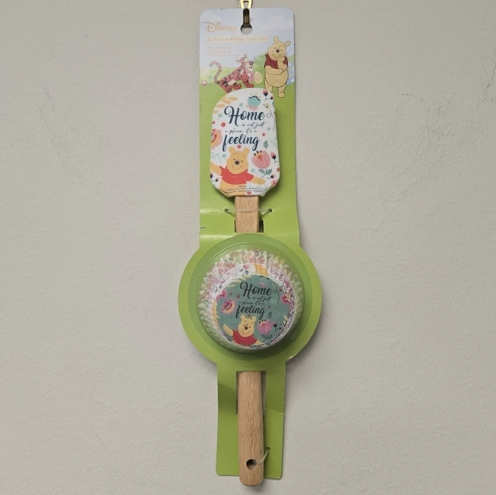Disney Winnie the Pooh Spring Floral Spatula & Baking Liner Set